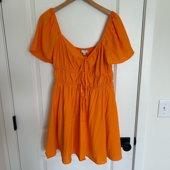 Gianni Bini Orange Talley Tiered Tie Front VNeck Short Sleeve Mini Dress Size 10 - Picture 2 of 4